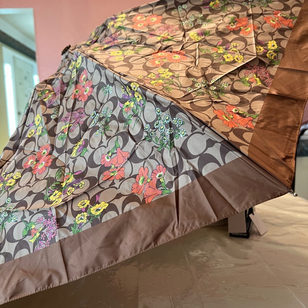 Coach CC Logo Umbrella w/ Spring Flowers & Matching Wristlet. Tan & Khaki color